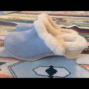 UGG Kalie Baby Blue Shearling Lined Clogs // Wood Base // Women’s US 9 EUR 40